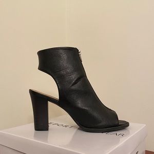 Black Report zipper heels